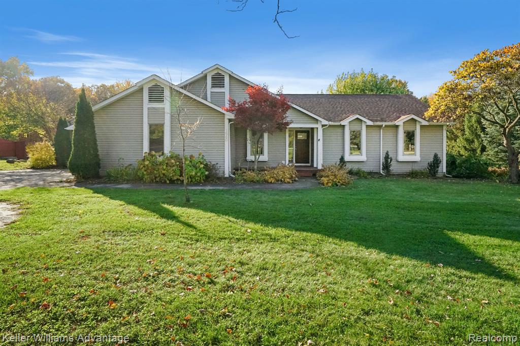 Mcgrew Ln, White Lake, MI 48383