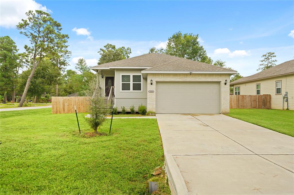 Ash Dr, Dickinson, TX 77539