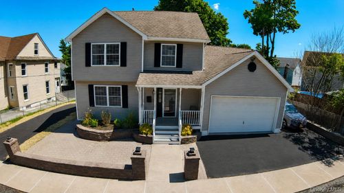 39-37-39 Wisner Ave, Middletown, NY, 10940-3605 | Card Image
