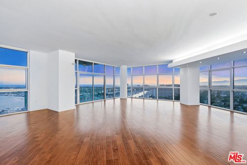 1903-13700 Marina Pointe Dr, Marina del Rey, CA, 90292-9274 | Card Image