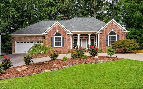 2674 Amesbury Rd, Winston Salem, NC, 27103-6503 | Card Image