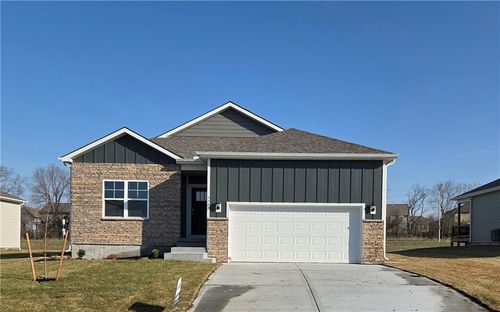 7700 Ne 107th Ter, Kansas City, MO, 64157-8732 | Card Image