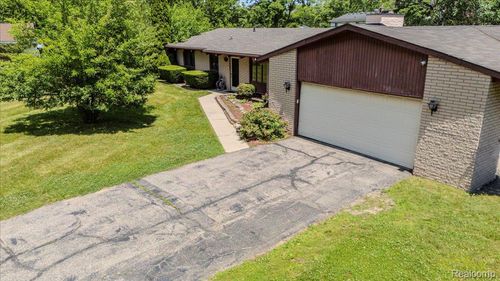 21505 N Tuller Ct, Southfield, MI, 48076 | Card Image