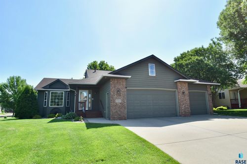 3300 S Fernwood Ave, Sioux Falls, SD, 57110-6006 | Card Image