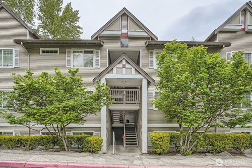 unit-j240-18501 Se Newport Way, Issaquah, WA, 98027-9084 | Card Image