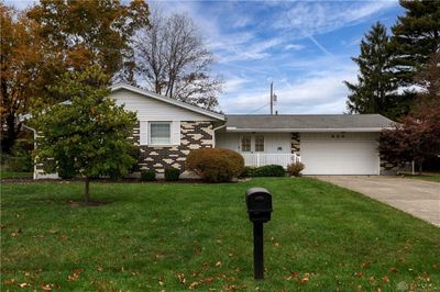 809 Bonnycastle Avenue, House other with 3 bedrooms, 2 bathrooms and null parking in Englewood OH | Image 3