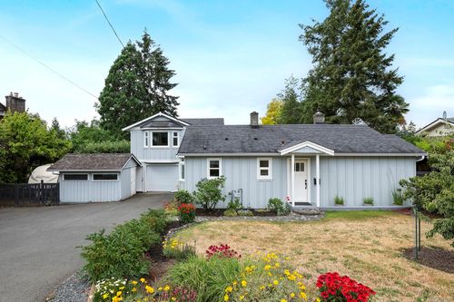 1911 Comox Ave, Comox, BC, V9M3M4 | Card Image