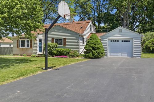26 Valley Crest Rd, Greece, NY, 14616-3202 | Card Image