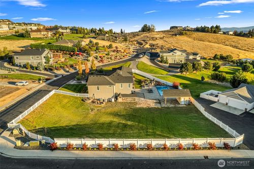 12 Elizabeth Ct, Wenatchee, WA, 98801-9174 | Card Image