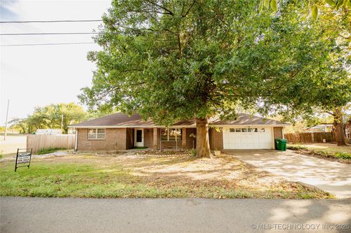 301 W Burkhart St, Glencoe, OK, 74032-3318 | Card Image