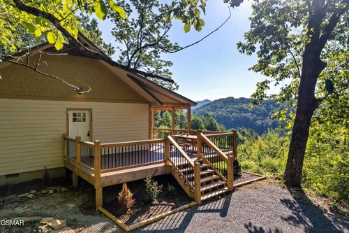 3730 Ivy Way, Sevierville, TN, 37876-6143 | Card Image
