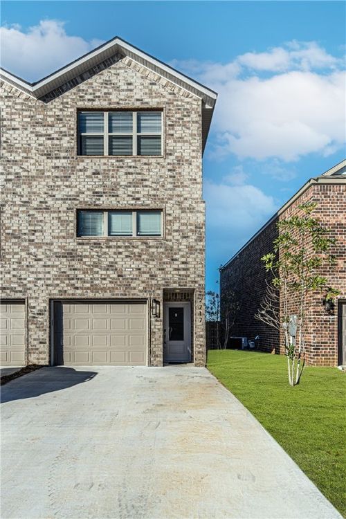2717 Sw Livingston Sq, Bentonville, AR, 72713-5022 | Card Image