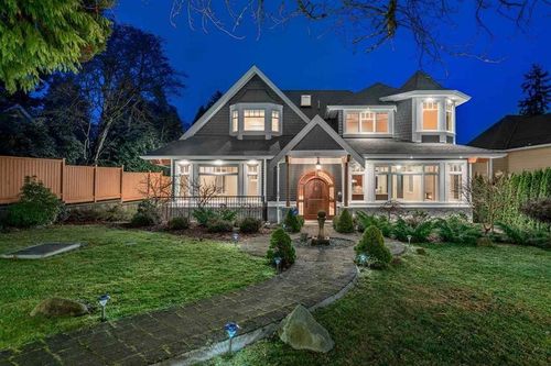 834 17th Street, West Vancouver, BC, V7V3T6 | Card Image