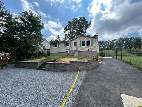142 New York Ave, Sound Beach, NY, 11789-2246 | Card Image