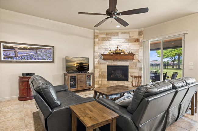 317 Paddle Boat Dr, House other with 4 bedrooms, 2 bathrooms and null parking in Granbury TX | Image 25
