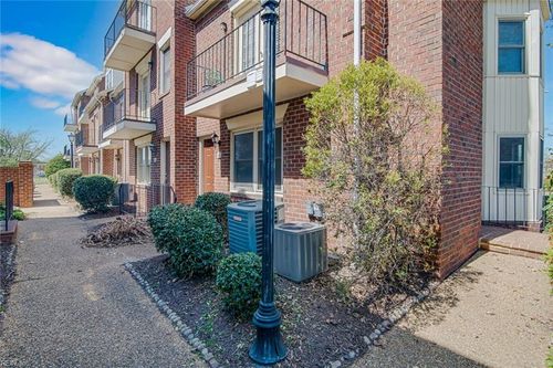 16 Academy Ln, Hampton, VA, 23669-4081 | Card Image