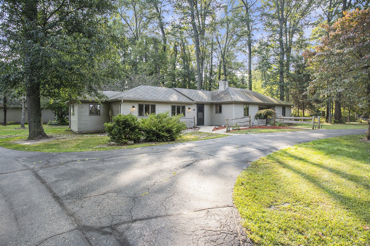 Stone Jug Rd, Battle Creek, MI 49015