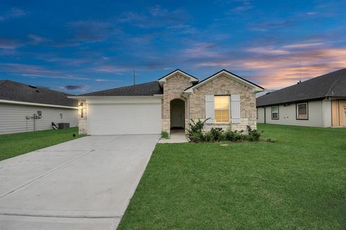 2039 Woodlark Way, Sealy, TX, 77474-2563 | Card Image