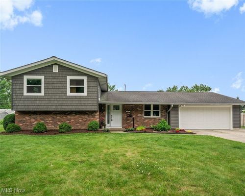 180 Ashwood Dr, Avon Lake, OH, 44012-1231 | Card Image
