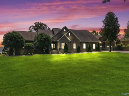 273 Edmonds Dr, Grant, AL, 35747-9195 | Card Image