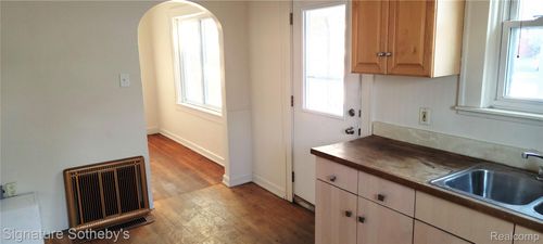 3031 Trowbridge St, Hamtramck, MI, 48212-3285 | Card Image