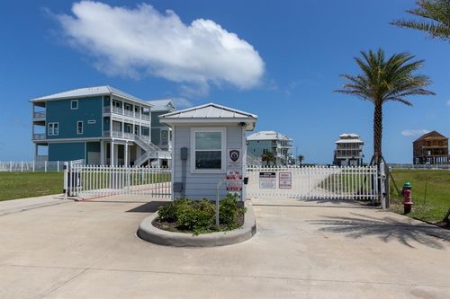 4 Grand Beach Blvd, Galveston, TX, 77550-2820 | Card Image