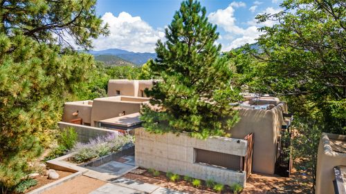 535 Camino Del Monte Sol, Santa Fe, NM, 87505-2827 | Card Image