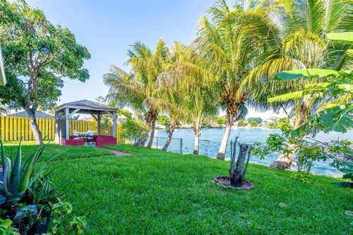 1001 Sw 100th Ter, Pembroke Pines, FL, 33025-3619 | Card Image