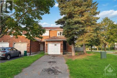 127 Woodbury Cres, Townhouse with 4 bedrooms, 3 bathrooms and 3 parking in Ottawa ON | Image 1