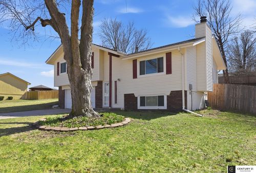 2205 Whitted Dr, Bellevue, NE, 68123-2095 | Card Image