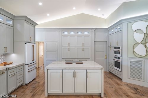 805 Lake Vista Ct, NAPLES, FL, 34108-8235 | Card Image