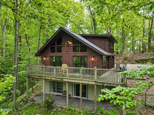 425 Hemlock Ln, Sevierville, TN, 37876-9505 | Card Image