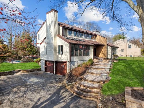 3 Indian Valley Rd, Setauket, NY, 11733-4037 | Card Image