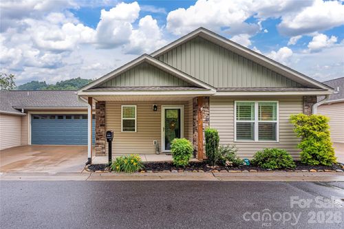 122 February Lane, Waynesville, NC, 28785 | Card Image