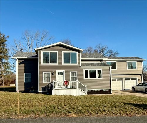 28 Kitchener St, Tiverton, RI, 02878-2322 | Card Image