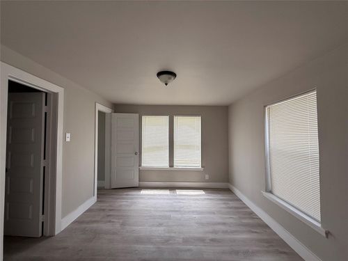 b-7002 Corsicana Street, Houston, TX, 77020 | Card Image