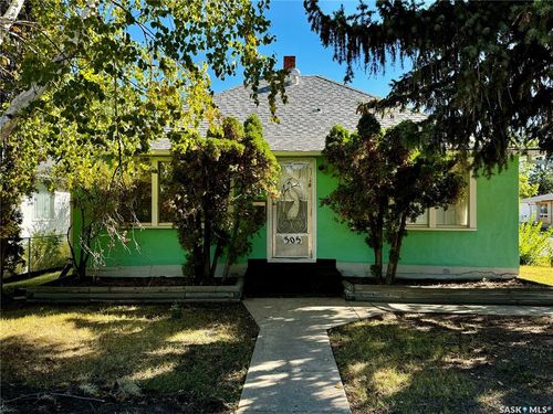 305 3rd Ave Ne, Swift Current, SK, S9H2G8 | Card Image