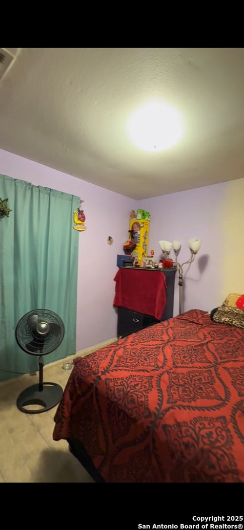 554 Park Village Dr, San Antonio, TX, 78227-1224 | Card Image