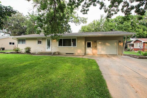 415 Fischer St Sw, Hutchinson, MN, 55350-2332 | Card Image