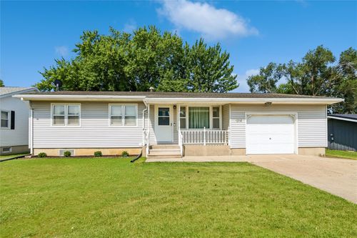 1216 N 2nd St, Manchester, IA, 52057-1104 | Card Image