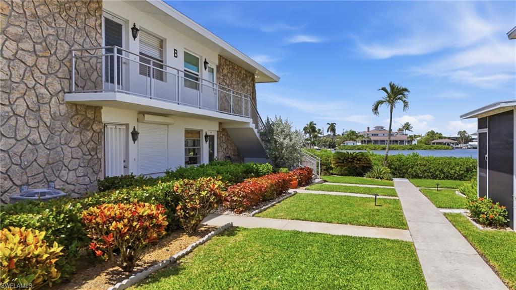 Residential in NAPLES 5