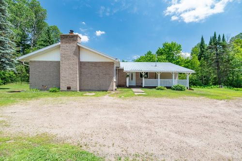 31584 17 Highway, Laurentian Hills, ON, K0J1J0 | Card Image