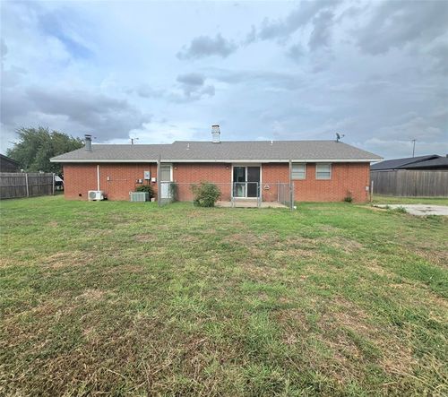 909 S Park St, Hobart, OK, 73651-3648 | Card Image