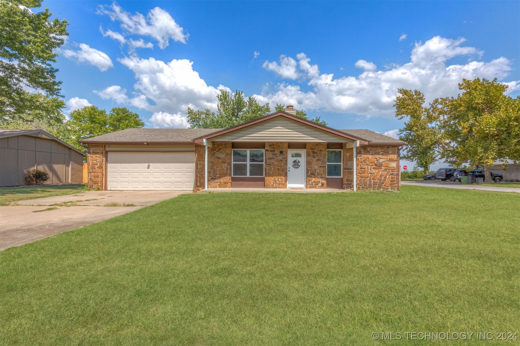 31st Pl, Broken Arrow, OK 74014