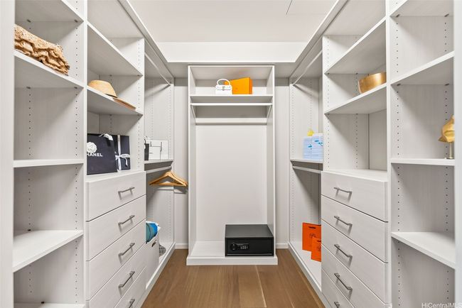 Primary closet | Image 9