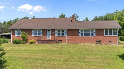 1224 Tom Shelton Rd, Sandy Ridge, NC, 27046-7024 | Card Image