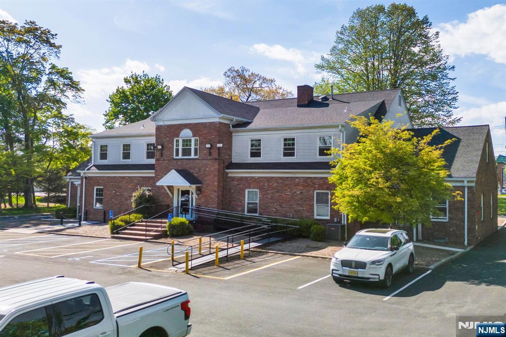 215 Old Tappan Rd, Old Tappan, NJ 07675-7000