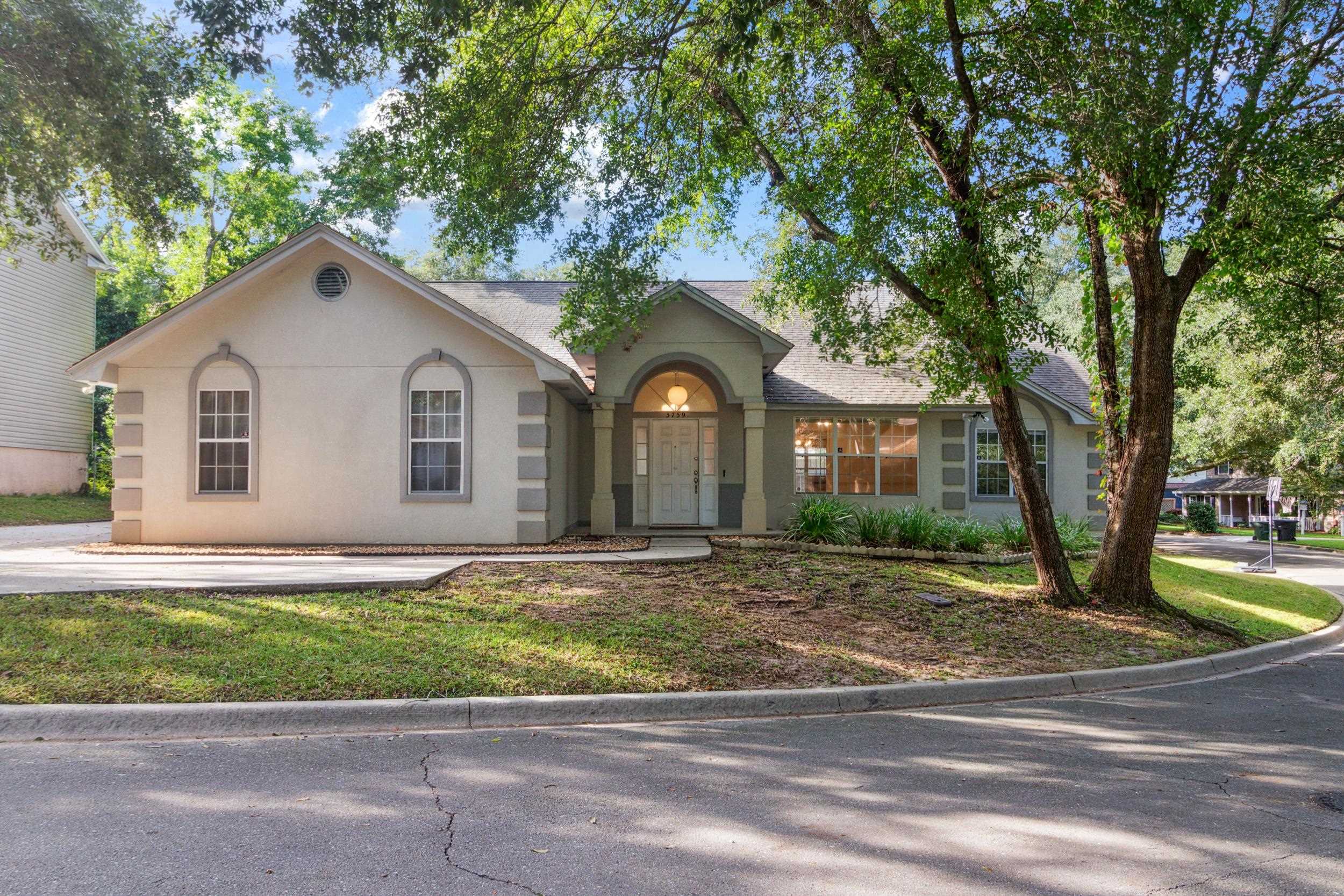 Longchamp Cir, Tallahassee, FL 32309