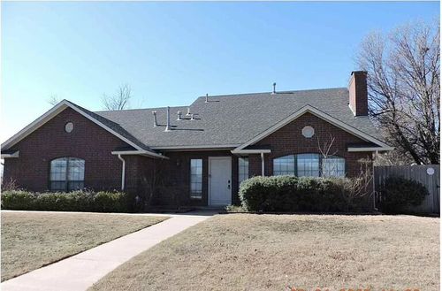 706 Nw Micklegate Blvd, Lawton, OK, 73505-4162 | Card Image