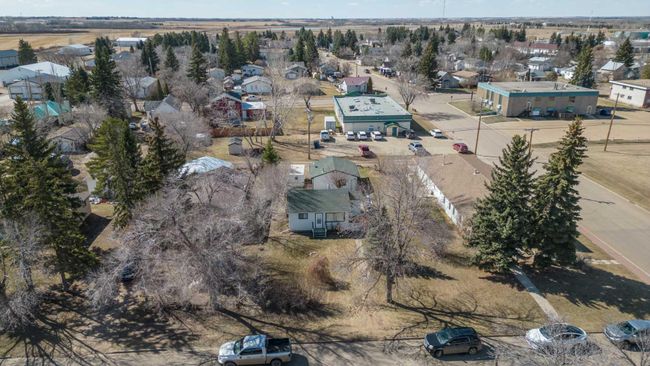 4837 49 Street, Home with 2 bedrooms, 1 bathrooms and 4 parking in Sedgewick AB | Image 4